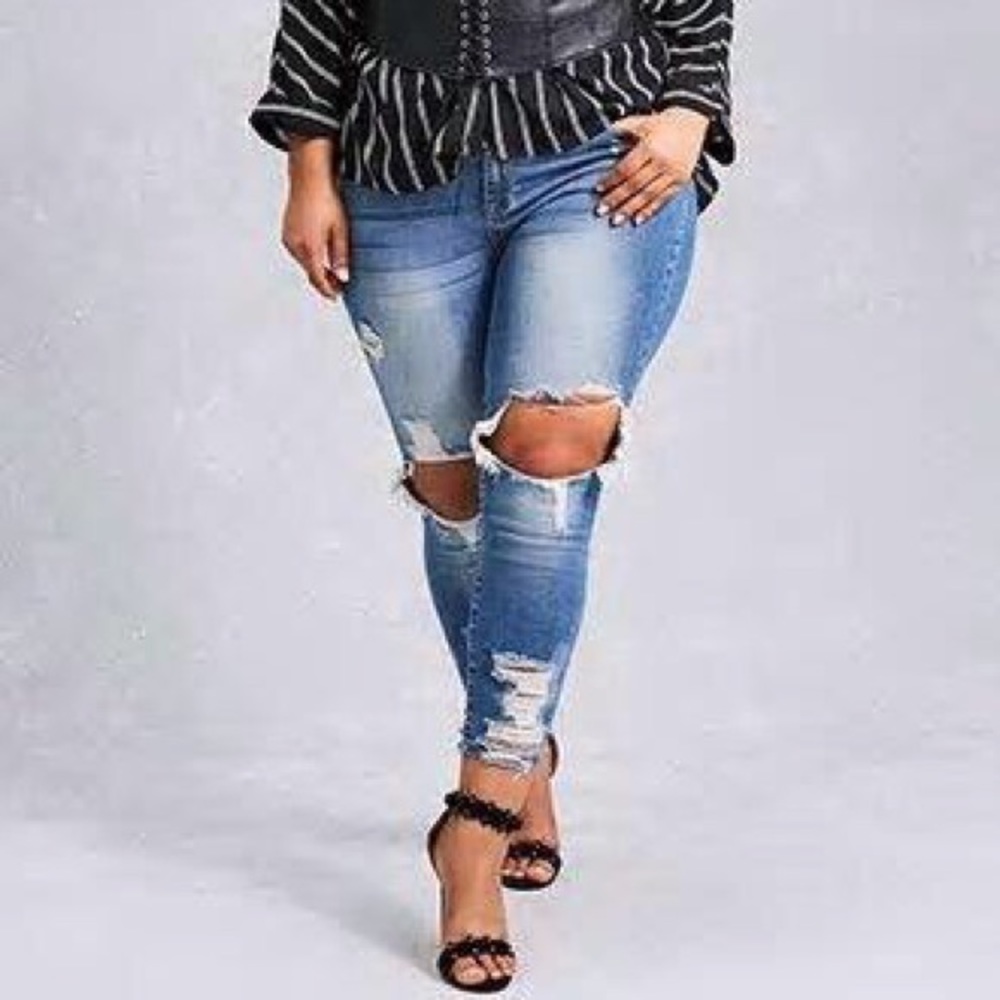 Plus SZ Distressed Jeans